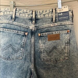 Wrangler high rise barrel jeans